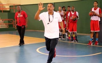 Hansen exige el doble en inicio de prácticas de los Leones