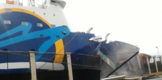 Barco choca con el puerto en la Av. del Puerto