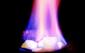 Qué es el hielo combustible, la promisoria fuente de energía que China logró extraer del fondo marino