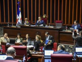 Intereses de legisladores propietarios de bancas chocan con Ley de Lavado