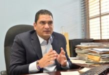 Miguel Medina desmiente que fotografía que circula en redes sociales de supuesto vehículo del Ministerio de Educación corresponda con la realidad