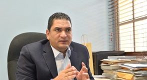 Miguel Medina desmiente que fotografía que circula en redes sociales de supuesto vehículo del Ministerio de Educación corresponda con la realidad