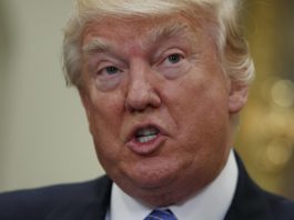 Trump aprueba una orden para que las iglesias puedan apoyar a candidatos electorales