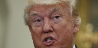 Trump aprueba una orden para que las iglesias puedan apoyar a candidatos electorales