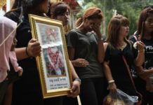 Facebook busca contratar a 3000 moderadores para vigilar el contenido ofensivo