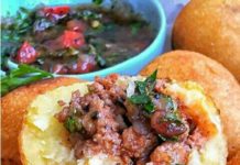 Albondiguitas de maíz rellenas con salsa