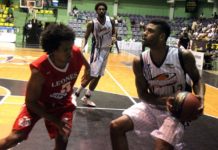 Huracanes dominan a los Leones en el Ojo del Huracán