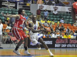 Metros aplastan a los Leones y mantienen invicto en casa