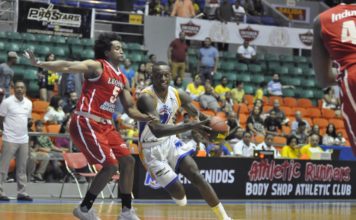 Metros aplastan a los Leones y mantienen invicto en casa