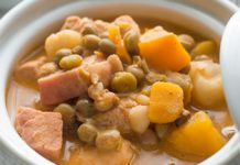 Sancocho de guandules con coco y cilantro