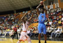 Titanes esquivan flechas y vencen a los Indios en tiempo suplementario