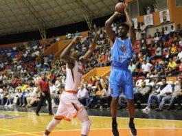 Titanes esquivan flechas y vencen a los Indios en tiempo suplementario