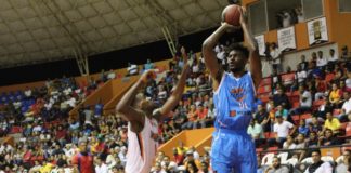 Titanes esquivan flechas y vencen a los Indios en tiempo suplementario