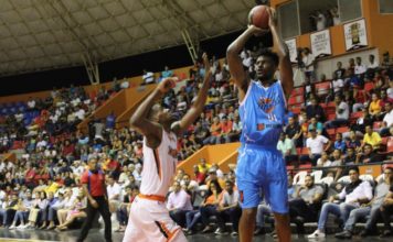 Titanes esquivan flechas y vencen a los Indios en tiempo suplementario