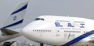 La mujer a la que cambiaron de asiento en un avión para evitar ofender a un judío ultraortodoxo y ganó un juicio por discriminación