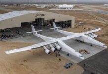 El avión más grande del mundo sale a la pista