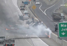 Avioneta se estrella en carretera junto a aeropuerto John Wayne de California