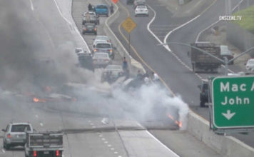 Avioneta se estrella en carretera junto a aeropuerto John Wayne de California