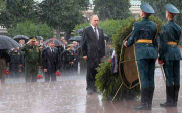 «No estoy hecho de azúcar»: Putin explica por qué no usó paraguas en el emblemático video