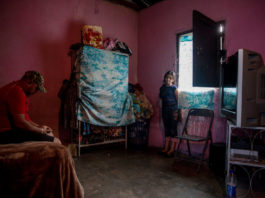 Entre la espada y la pared: los centroamericanos temen quedarse, pero también ir a EE. UU