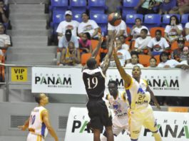 Huracanes frenan a los Metros y quitan racha de 21 victorias en casa en temporada regular
