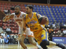 Metros le dan flechazo a los Indios en su casa