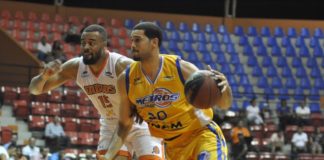 Metros le dan flechazo a los Indios en su casa