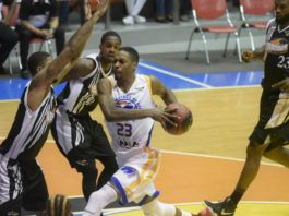 Metros bajan de categoría el Huracán en la Arena del Cibao, y mantiene la supremacía en el inicio de la postemporada