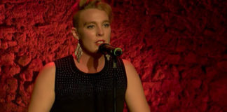 Cantante francesa muere súbitamente en la escena durante un concierto