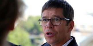 Médico recuenta accidente fatal de Diana en París