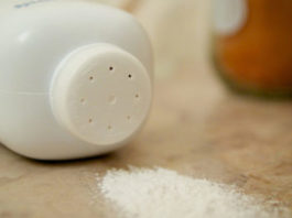 Condenan a Johnson & Johnson a pagar $ 417 millones en demanda por talco