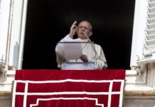 El papa pide abrir pasillos humanitarios y evitar las expulsiones colectivas