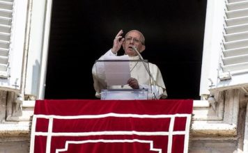 El papa pide abrir pasillos humanitarios y evitar las expulsiones colectivas