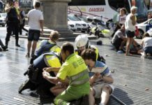 Al menos 13 muertos y 100 heridos en un «ataque terrorista» con una furgoneta en Las Ramblas de Barcelona