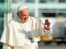 La crisis en Venezuela irrumpe el inicio de la gira del Papa por Colombia