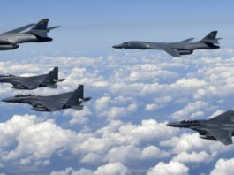 Bombarderos de EEUU volaron frente a la costa de Corea del Norte como una demostración de fuerza