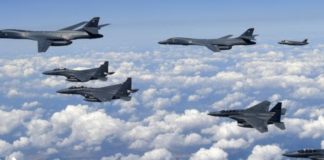 Bombarderos de EEUU volaron frente a la costa de Corea del Norte como una demostración de fuerza