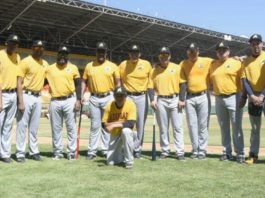 Lino Rivera dirige prácticas de las Águilas Cibaeñas