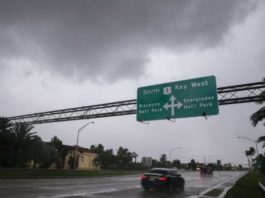 El huracán Irma sorprende a la costa oeste de Florida, con los cayos y la ciudad de Tampa en alerta máxima