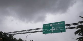 El huracán Irma sorprende a la costa oeste de Florida, con los cayos y la ciudad de Tampa en alerta máxima