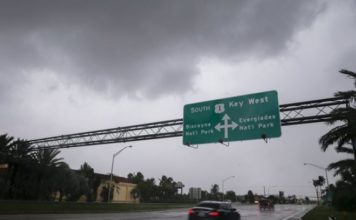 El huracán Irma sorprende a la costa oeste de Florida, con los cayos y la ciudad de Tampa en alerta máxima