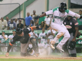 Estrellas mantienen invicto blanqueando a los Toros