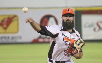 Toros blanquean a las Aguilas para primera victoria