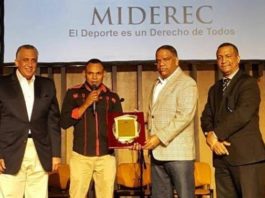 Club Luz y Progreso es reconocido por Miderec en sus 50 años de fundado