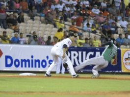 Estrellas vencen las Aguilas y se quedan solas en primer lugar