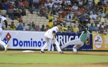 Estrellas vencen las Aguilas y se quedan solas en primer lugar