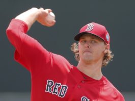 Pitcher Justin Haley repite como importado del Escogido