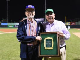 Estrellas reconocen a Matos Berrido