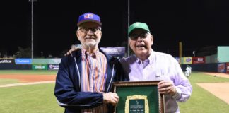 Estrellas reconocen a Matos Berrido