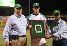 Estrellas reconocen a Evan MacLane